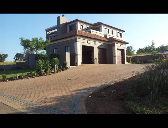 4 BEDROOM HOUSE FOR SALE IN SABLE HILLS